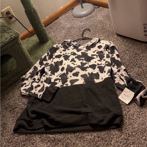 Cow print long sleeve. BRAND NEW. - Picture 1 of 3